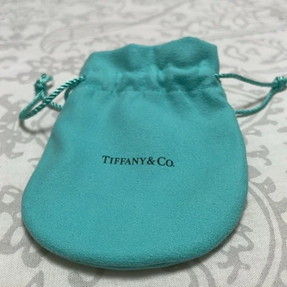 Tiffany & Co Vintage Interlocking Hearts Bangle - Picture 5 of 12